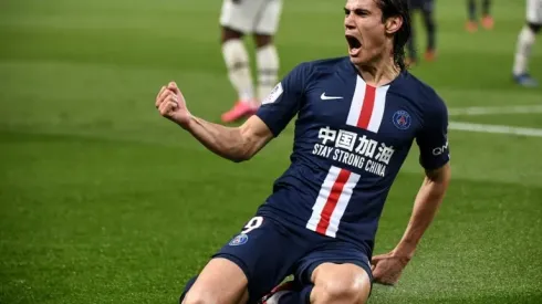 Manchester United sign free agent Cavani