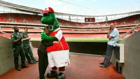 Gunnersaurus returns to Arsenal after extinction fears