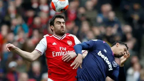 Ex-Arsenal defender Papastathopoulos joins Olympiakos