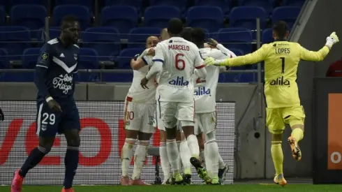 Late Dubois strikes lifts Lyon to top of Ligue 1