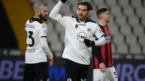 Spezia teach Milan a 'lesson' to give Inter chance at top spot