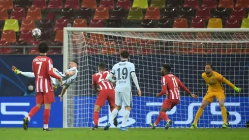 Giroud overhead kick gives Chelsea edge over Atletico