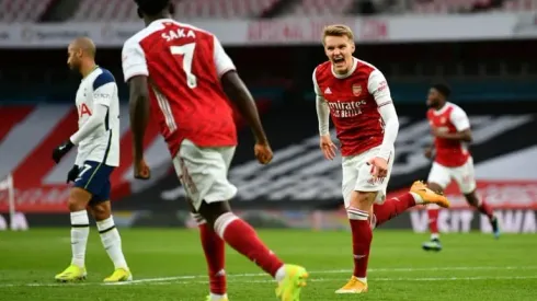 Arsenal beat 10-man Tottenham, Man Utd hold off West Ham