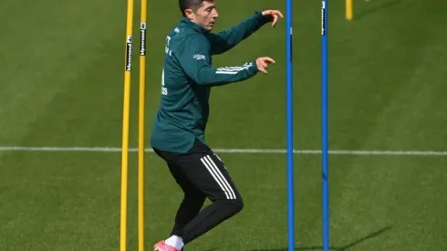 Lewandowski set to resume chase for Gerd Mueller's record