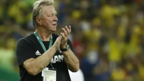 Hamburg bring in club legend Hrubesch in bid for promotion