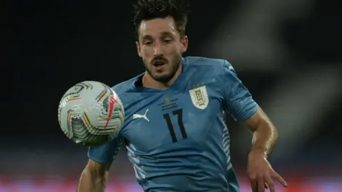 Roma complete signing of Uruguay full-back Vina