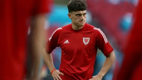 Welsh winger James leaves Man Utd to join Leeds