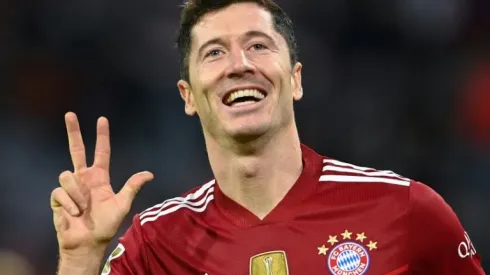 Lewandowski thanks support of wife as he collects Golden Shoe