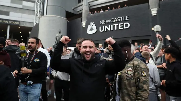 Newcastle United supporters celebrate outside the club's stadium St James' Park in Newcastle upon Tyne in northeast England on October 7, 2021, after the sale of the football club to a Saudi-led consortium was confirmed. – A Saudi-led consortium completed its takeover of Premier League club Newcastle United on October 7 despite warnings from Amnesty International that the deal represented "sportswashing" of the Gulf kingdom's human rights record. (Photo by – / AFP) (Photo by -/AFP via Getty Images)
