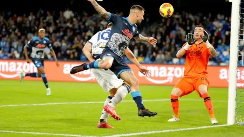 Napoli leave top spot open for Milan on derby night