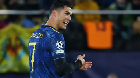 Ronaldo fires Manchester United into Champions League last 16