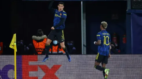 Ronaldo sends Man United into last 16, Chelsea thrash Juventus