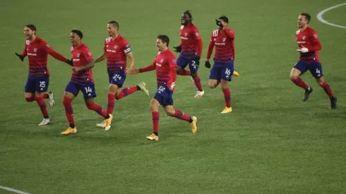 Former Valencia, US assistant Estevez named Dallas coach