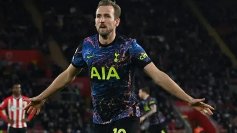 Spurs held by 10-man Saints as West Ham sink Watford