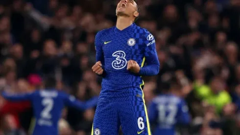 Thiago Silva extends Chelsea contract to 2023