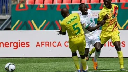 Last-gasp Mane penalty gives Senegal victory over brave Zimbabwe