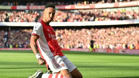 Barcelona sign Aubameyang as free agent until 2025