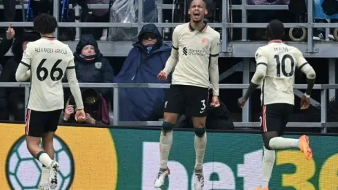 Liverpool close gap on Man City, Spurs rocked by Wolves