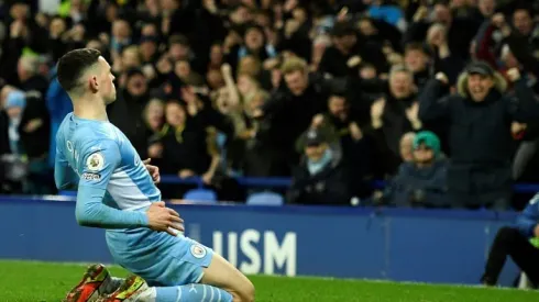 Man City survive Everton scare to go six points clear