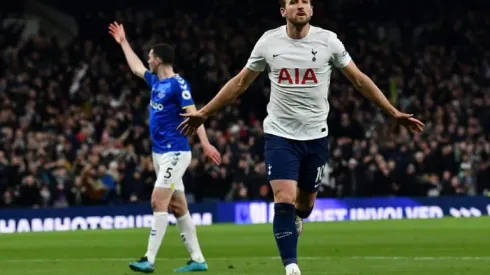Spurs crush struggling Everton to boost top four bid