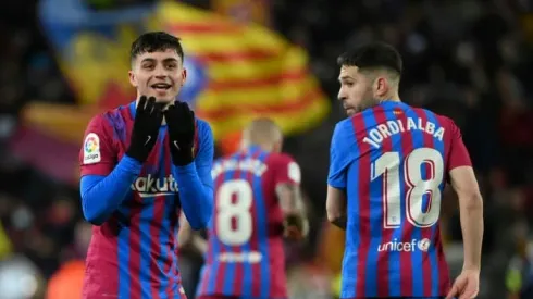 Pedri masterclass sees off Sevilla and sends Barca second