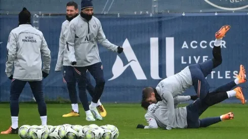 PSG hold out hope over Mbappe future in title run-in