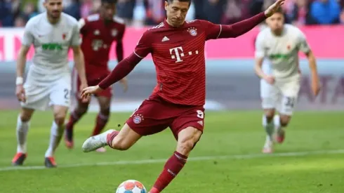 Late Lewandowski penalty saves below-par Bayern Munich