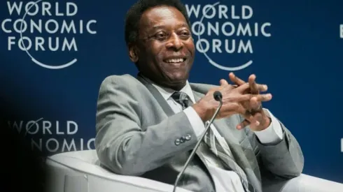Pele hospitalized again for colon cancer treatment