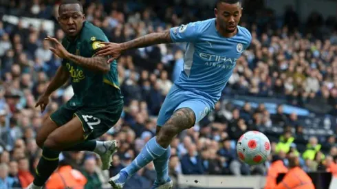 Four-goal Jesus stretches Man City lead, Arsenal inflict more misery on Man Utd