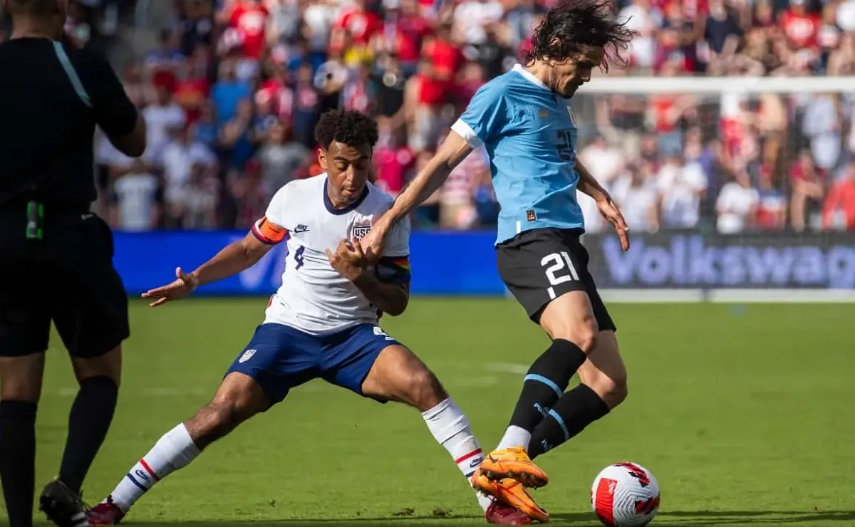 Edinson Cavani move helps Uruguay at World Cup