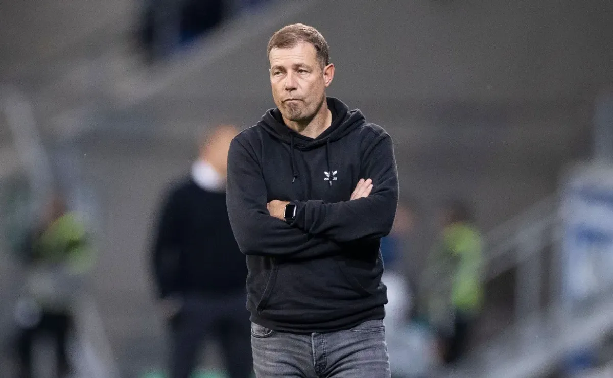 Schalke fires head coach, eyes former Bochum boss