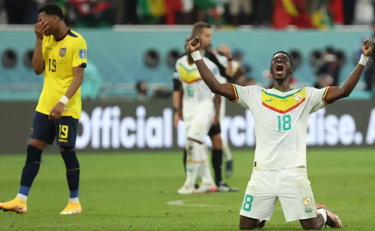 Senegal through to round of 16 with dramatic win over Ecuador