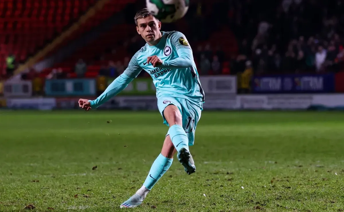Trossard wants to leave Brighton after being dropped