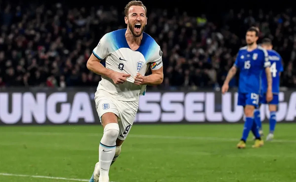 Kane breaks scoring record in England's historic win at Italy