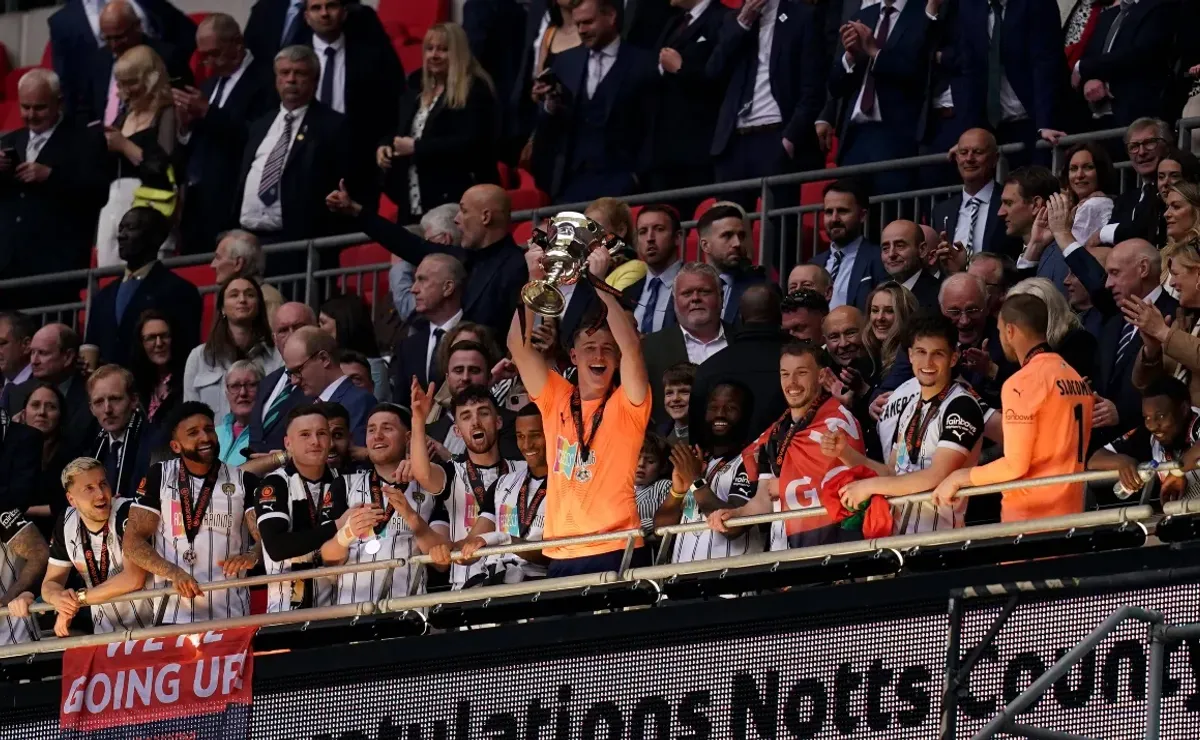 Notts County promoted to League Two after dramatic win