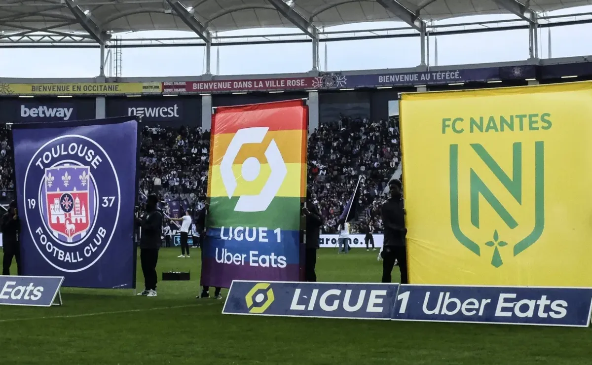 Toulouse players axed as Ligue 1 stands against homophobia