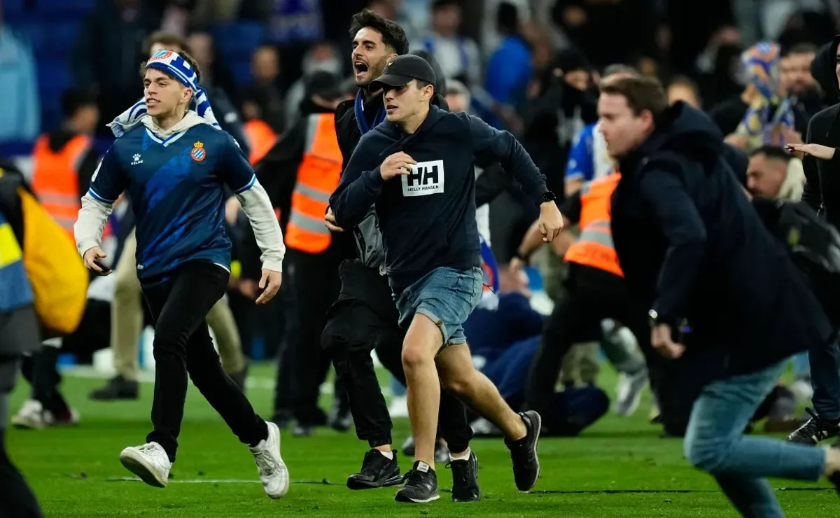 Espanyol pitch invaders included Barcelona city politician