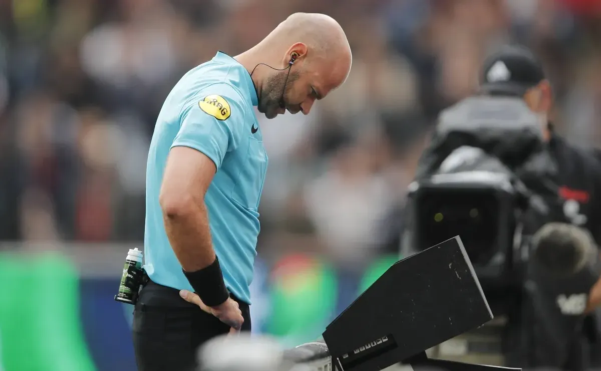 Which soccer leagues and cups don't use VAR?