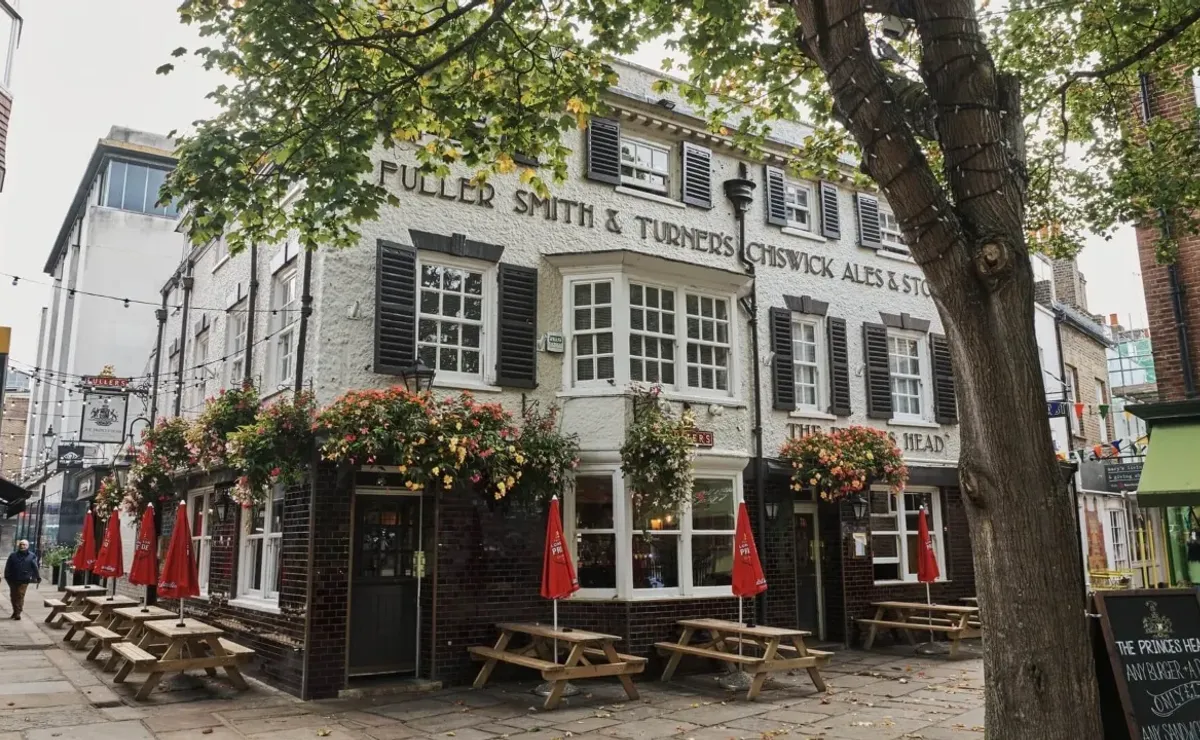 Ted Lasso fans make pilgrimage to Richmond pub in England