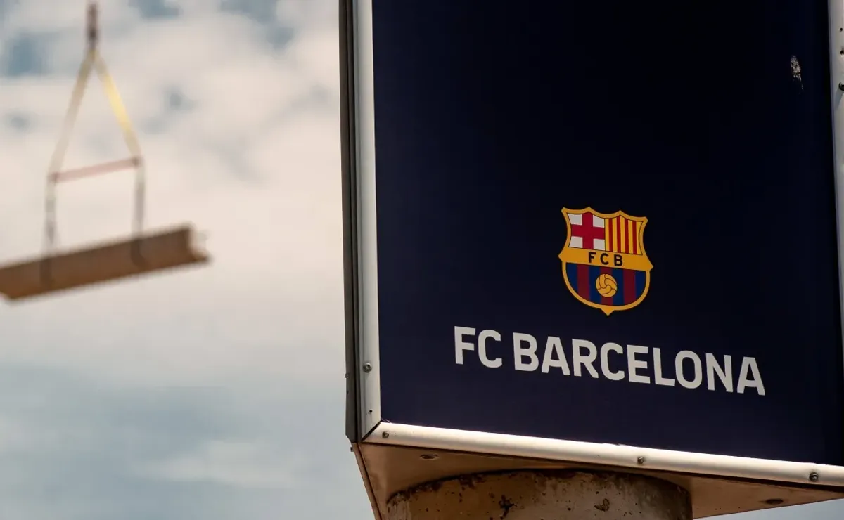 Barcelona denies accusations of labor abuse in Camp Nou project