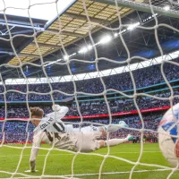 Manchester United scrape past Coventry to reach FA Cup Final