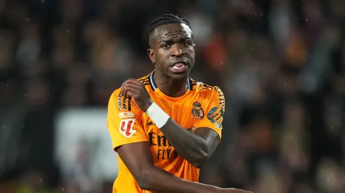 Vinícius Jr.'s red card against Valencia highlights the ongoing issues of fan behavior and player safety in soccer.