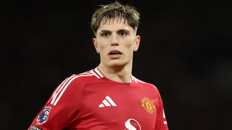 Alejandro Garnacho of Manchester United in action during the Premier League match between Fulham FC and Manchester United FC at Craven Cottage on January 26, 2025 in London, England.