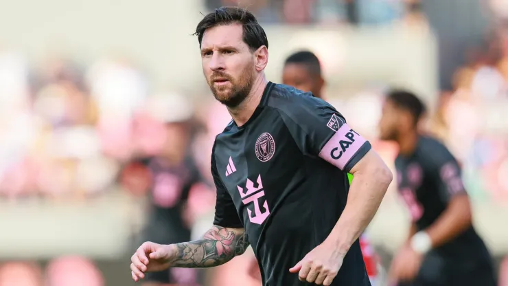 Lionel Messi of Inter Miami gestures during a friendly game between Sporting San Miguelito and Inter Miami at Rommel Fernandez Stadium on February 02, 2025 in Panama, Ciudad de Panama.