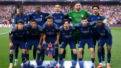The players of Paris Saint-Germain pose for a team photo prior to kick-off ahead of the UEFA Champions League 2024/25 Semi Final First Leg match between Arsenal FC and Paris Saint-Germain at Emirates Stadium on April 29, 2025 in London, England.