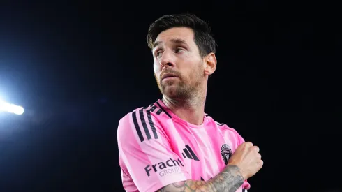 Head coach Javier Mascherano is shaping a competitive lineup featuring Óscar Ustari in goal and Messi paired up front with Luis Suárez.