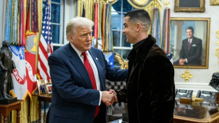 Cristiano Ronaldo with U.S. President Donald Trump in the Oval Office.
