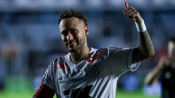 Neymar Junior of Santos cheers their fans