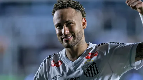 Neymar Junior of Santos cheers their fans after the victory.