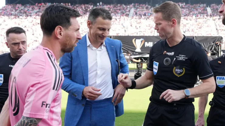 Referee Drew Fischer performs the coin toss with Captains Lionel Messi #10 of Inter Miami CF
